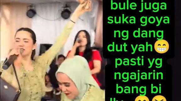 lucu banget yah kalau orang bule joget dangdut