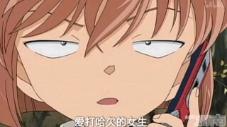 “眼神凶恶爱打哈气的女生”