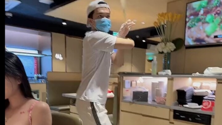 Ăn mì đặc sản (BGM: Thế giới này chẳng lớn bằng anh)