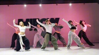 小龙编舞｜🎵睫毛弯弯2.0，小崽子们天天催我教！一跳一个不吱声！