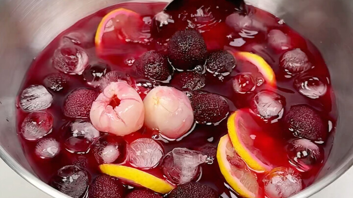 I heard you need to wait in line for two hours just to get a bowl of Yangmei Feizi Drink, priced at 