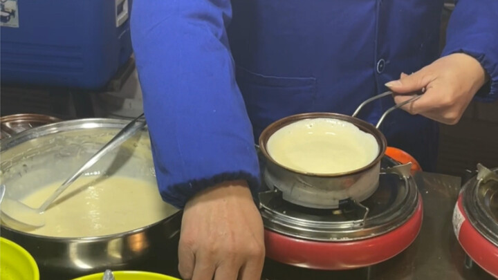 คาร์โบไฮเดรตระเบิด! เค้กไข่ช็อกโกแลตแค่ฟองละ 4 หยวน!