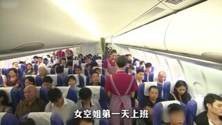 空姐问了一句喝点什么，就遭到蛮横对待，看到手铐才明白一切！