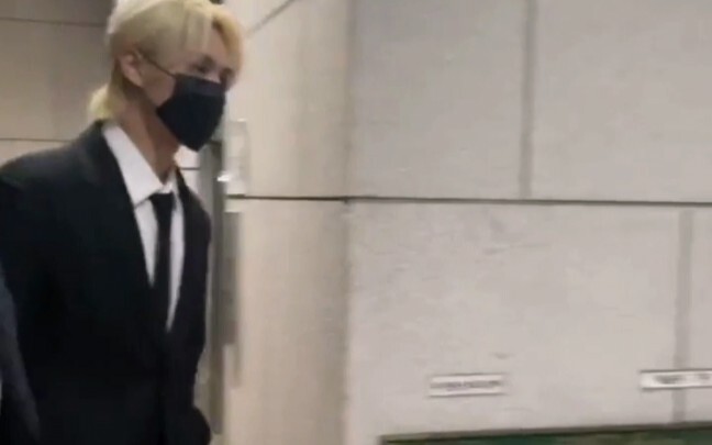 【Văn Tuấn Huy】Người thật quá ưu việt, đi đến đâu là rộ lên tiếng trầm trồ đến đó!