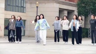 Who stuffed my backpack? Hip-swaying, shoulder-grabbing dance—recapping the campus's highlight momen