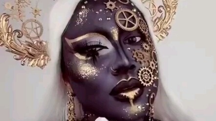 Enggak Rela Lepas Makeup