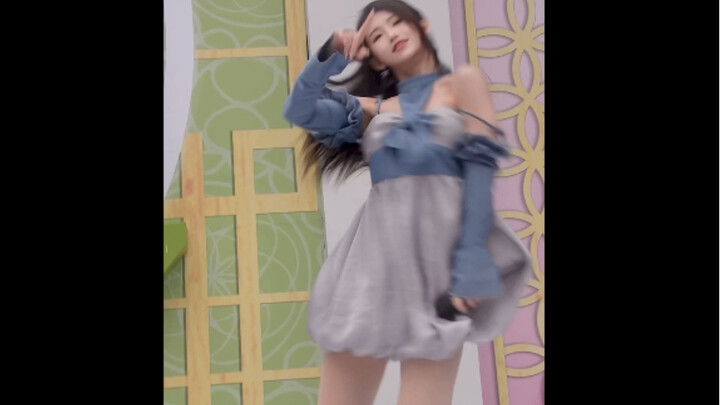 【长隆女团】旧皮蓬蓬裙“这位小朋友，你的肩带好像掉了喔(◐‿◑)﻿、”#软妹#甜酷小姐姐