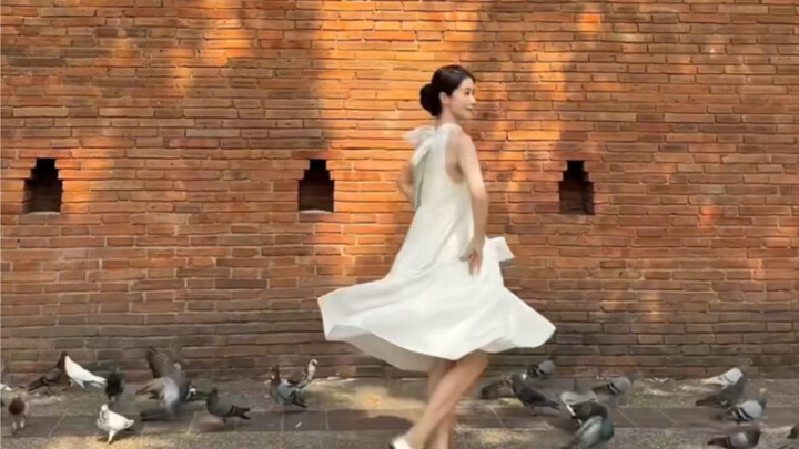Dance as you like, even ordinary days are full of light