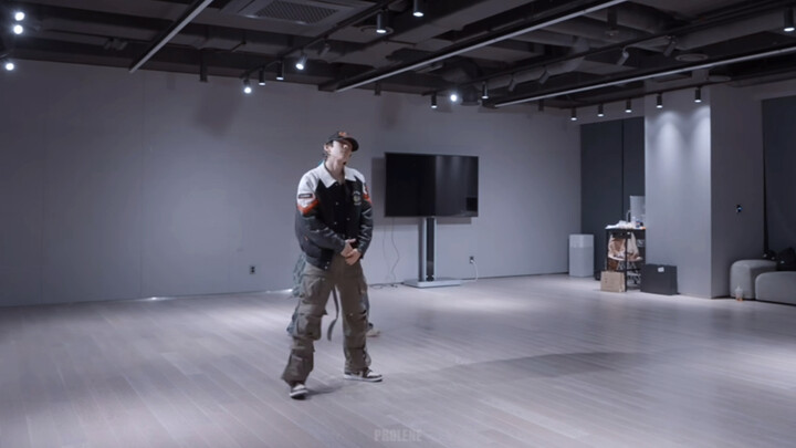 يمكنك التعرّف عليه من رقصته وحدها دون النظر إلى وجهه…