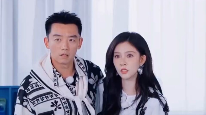 Một giây trước Trương Chân Nguyên còn đang tức giận, giây sau đã nhận ra thân phận của mình không đủ