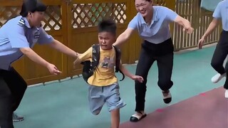 "Binatang Ilahi di dalam Sangkar"