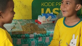 saling pukul pake botol #videolucu #komedilucu #videoviral