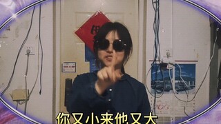 女生宿舍翻拍《朝你大胯捏一把》。