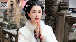 Di luar kuil Dewa Pernikahan, aku bahkan tidak mau meliriknya; di dalam aula Dewa Kekayaan, aku teru