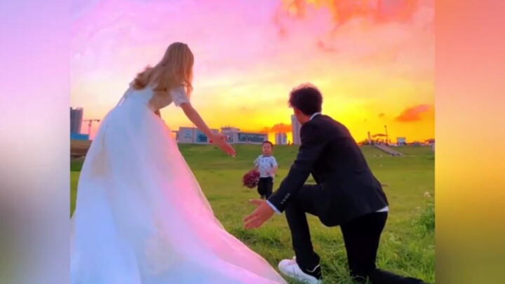 The winning team's MVP award screen—just as Wangchuan's music strikes, the wedding dress makes its g