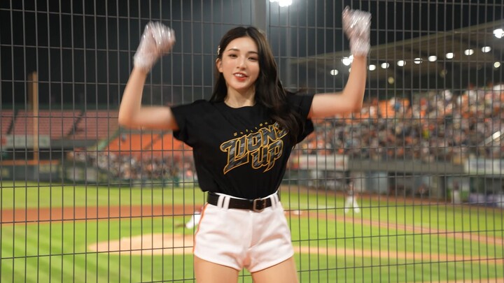 Taiwanese cheerleaders are here again—adorable and sexy beauties from Taiwan performing a dance rout