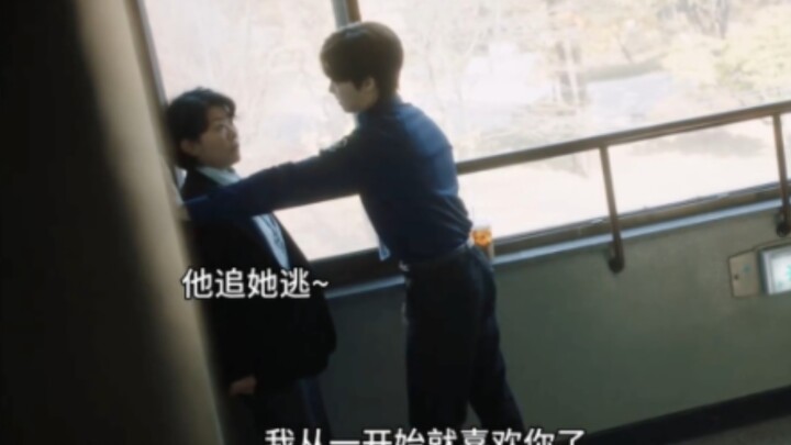 知道她会变身后，每天追着叫姐姐，对她展开攻势，她逃他追！#她的日与夜