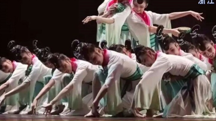 Classical dance group repertoire "Lotus Drum Yue Song"