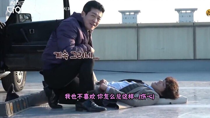 【精神变态日记花絮】憨憨差点被七星偷亲的那段花絮 太搞笑了 憨憨问被亲了能不能做工伤处理 剧组气氛真好