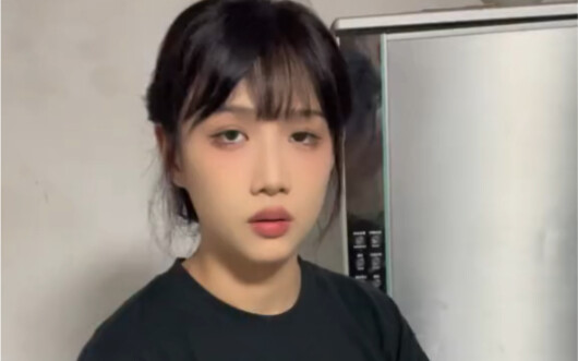 智慧的眼神暴露了一切