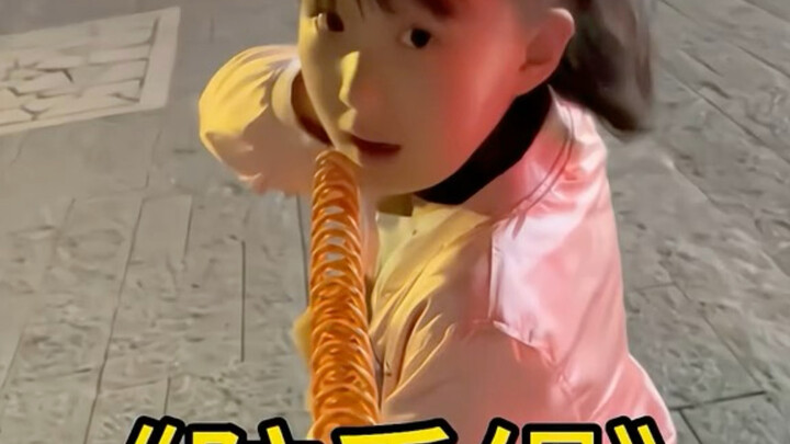 An awkward anti-loss leash that looks just like a stray dog on the street