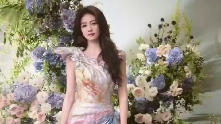 Buổi sinh nhật Bạch Lộc bất ngờ xảy ra sự cố: Ca sĩ hát toàn bộ bài hát mà không dùng mic nhưng nhạc