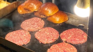 Quả bom calo! Bánh mì kẹp thịt đường phố Hạ Môn giá 30 nhân dân tệ!