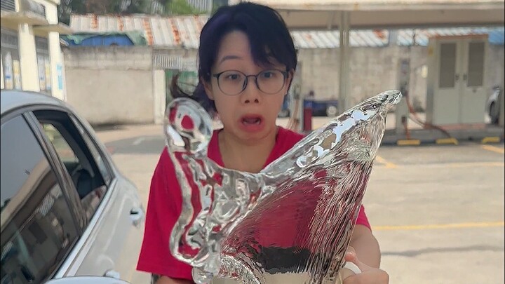 Các bạn nam ngồi hàng ghế sau tuyệt đối đừng cài nhầm dây an toàn!