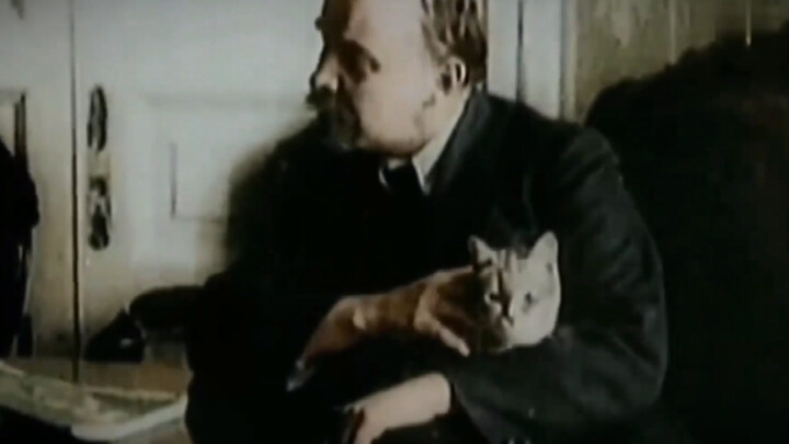 الصوت الأصلي الحقيقي للينين في لقطات فيديو