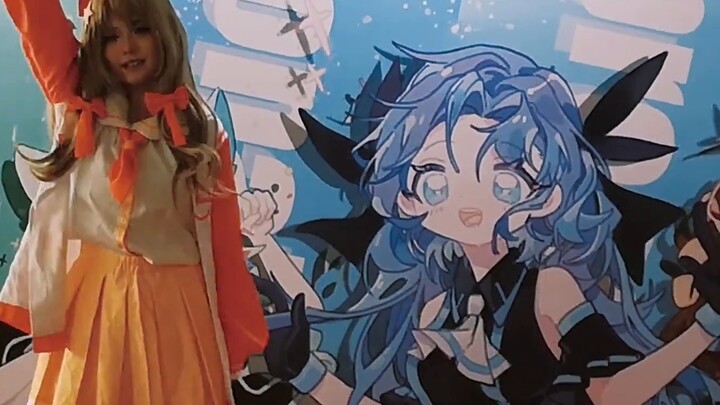 ฉันเลยแต่งคอสเพลย์เป็นเจียหรานและเต้น SMILEY ในงานประชุมการ์ตูน