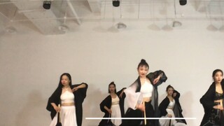 Original Chinese style fan dance