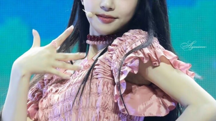 Hiện tại có nữ idol gầy đến mức nhảy mạnh quá có khi còn bị gãy xương