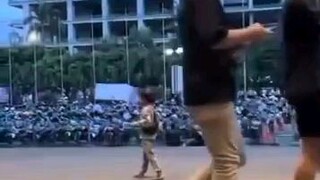 karna adek ini bukan anak sab0, jdi lepas dri perhatian kak seto