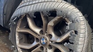 The mechanic encountered an outrageous fault and the customer asked him to repair the tire.