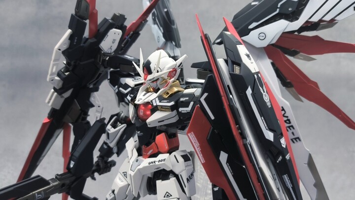 [Trưng bày tranh phun] Kiểu kiếm máu MG Destiny 00Q