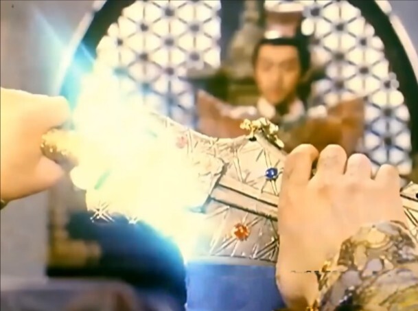 Người đàn ông nhận được một thanh thần binh lợi khí, để luyện thành thanh kiếm này nhất định phải dù