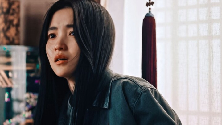 “She thought she’d fooled everyone, only to realize someone’s been watching her all along.” How terr