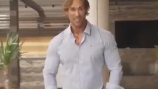 عندما تختار اللعب في المسار العلوي، مثل: