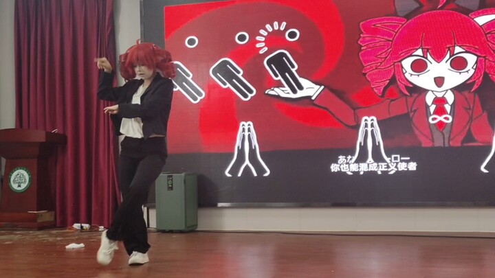 ในโรงเรียนเต้นเพลง Teto พร้อมปรบมือแบบประหาร