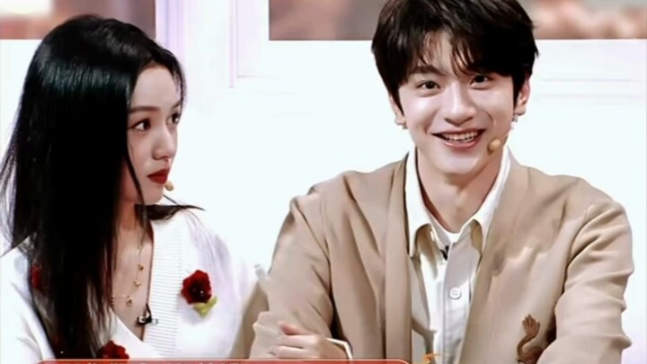 Kekompakan sempurna antara keduanya #Lin Yi#Zhou Ye#acara realitas#menonton gosip