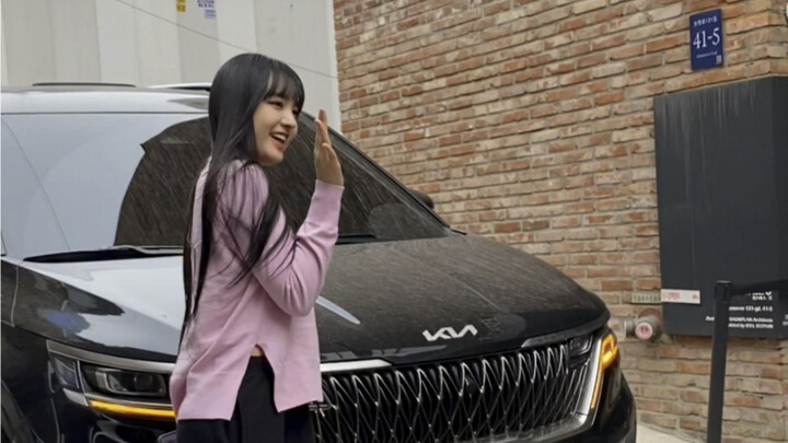 【IVE】Gặp bất ngờ IVE gồm Jang Won-young, Ahn Yoo-jin, Kim Gaeun và Liz ngay trước trụ sở công ty! Cu