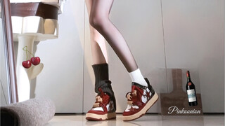 Filling shoes with red wine?