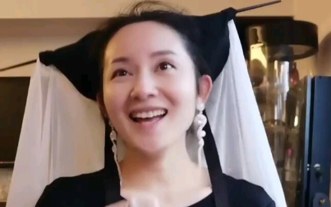 Cả nhà phát cuồng rồi (lồng tiếng chưa đủ thì diễn xuất bù)