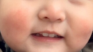 ที่แท้เวลาเด็กๆ รู้สึกอึดอัดก็เปลี่ยนเรื่องคุยเหมือนกันนะ～