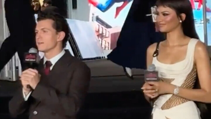 Đã kiếm tiền của người Trung Quốc thì phải có thái độ như thế này chứ! #TomHolland #Zendaya #GiảiThư