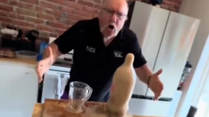 Biến ông thành cháu luôn rồi!