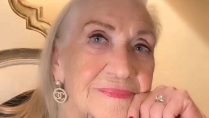 真正的女王—94岁老奶奶谈发现丈夫出轨