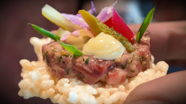 Artistic Afternoon Tea with a 360° View—No Dead Angles!