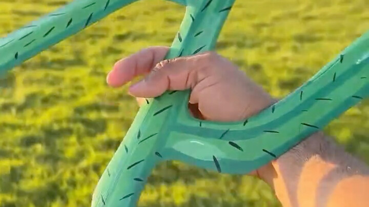 Which shape of boomerang can return quickly?