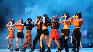[المسرح] عرض الرقص الافتتاحي لفرقة Happy Fly Dance التابعة لجامعة تشانغشا العادية، Weki Meki - غلاف 